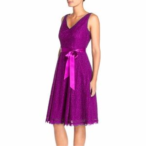 ADRIANNA PAPELL Fit and Flare Lace Midi Dress. Size 4